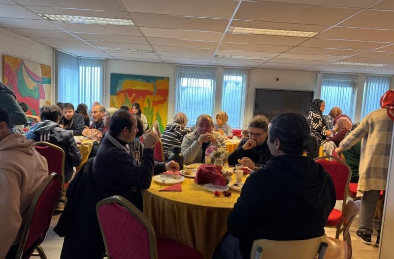 Warme Ontmoeting Tijdens Ontbijt voor AZC Bewoners