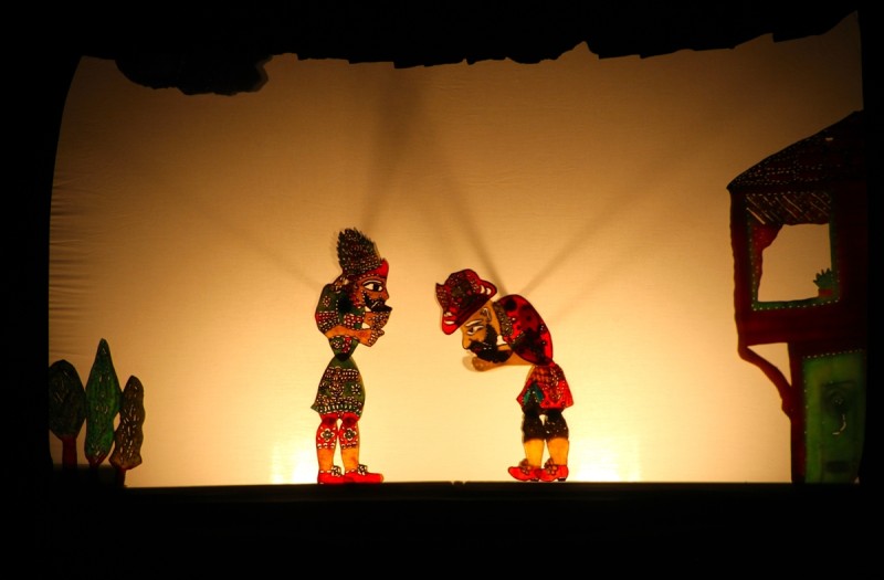 Succesvolle Poppenshow Brengt Kinderen Samen